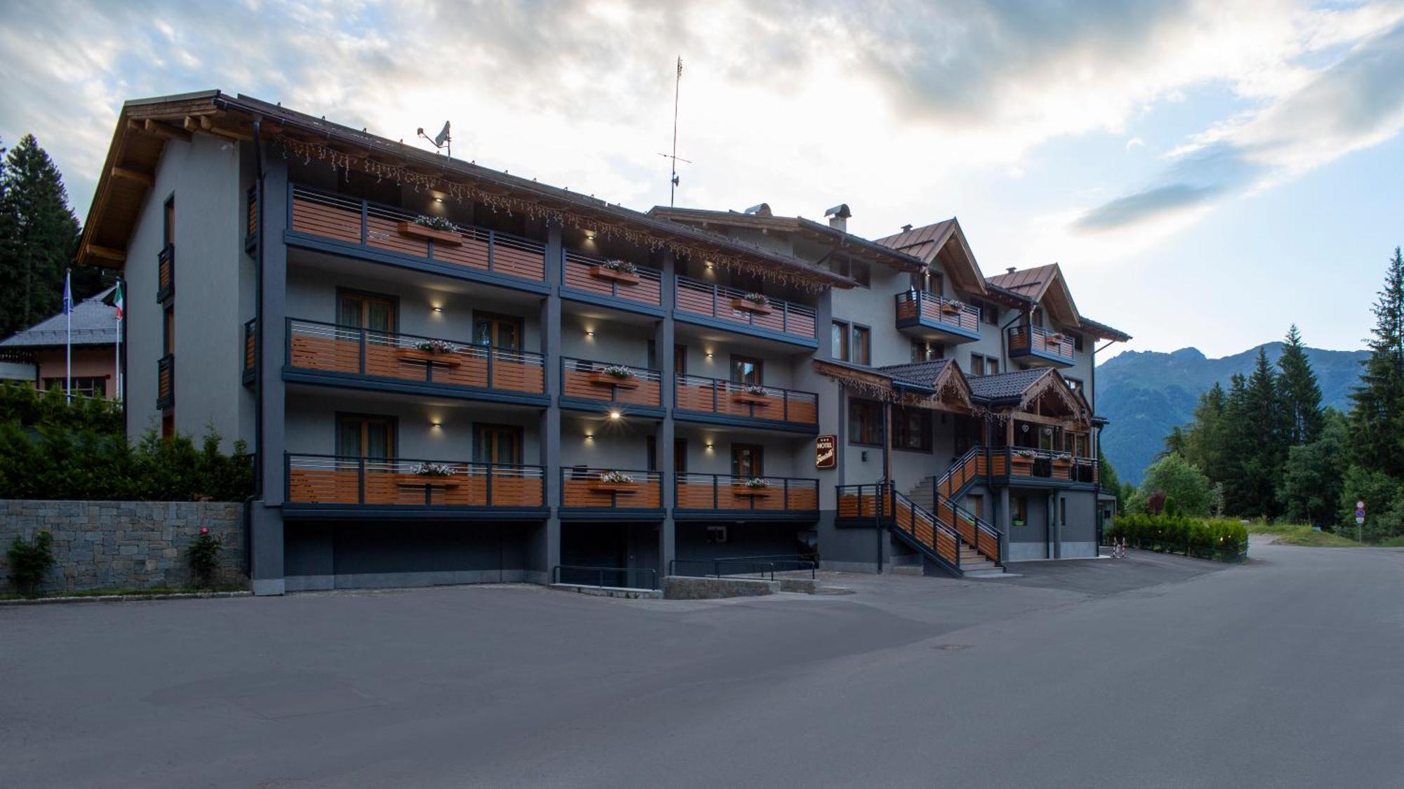 Hotel Fantelli Folgarida Luaran gambar